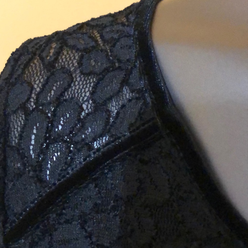 Motherhood Maternity Black lace top. L velvet belt - Picture 4 of 12